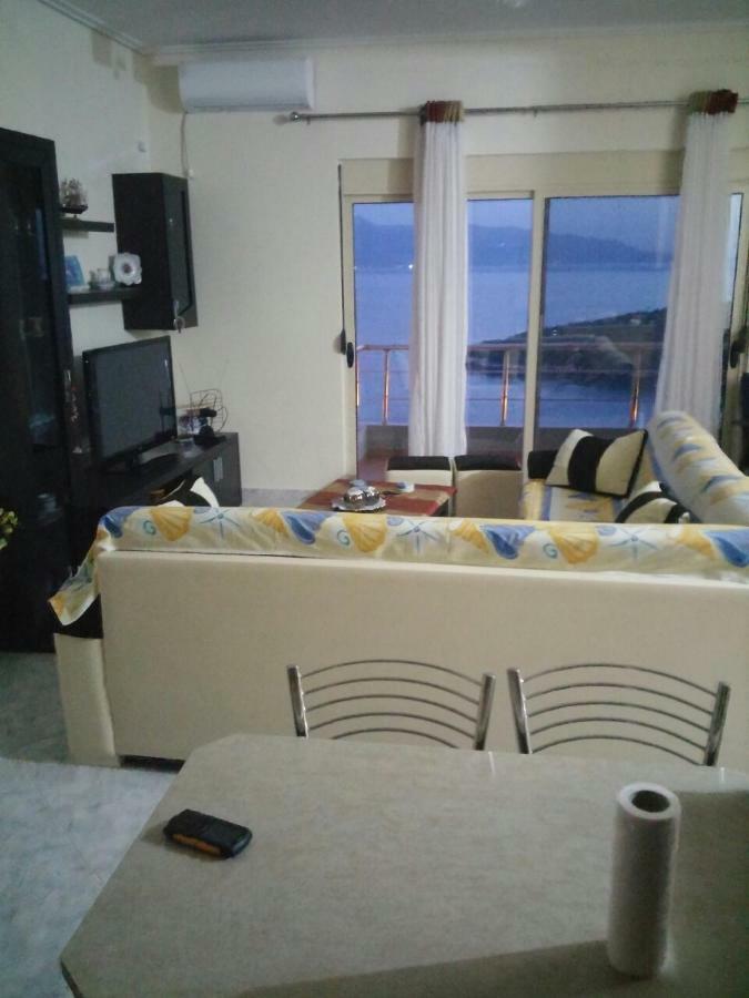 Cozy Sea Apartment Sarande Bagian luar foto